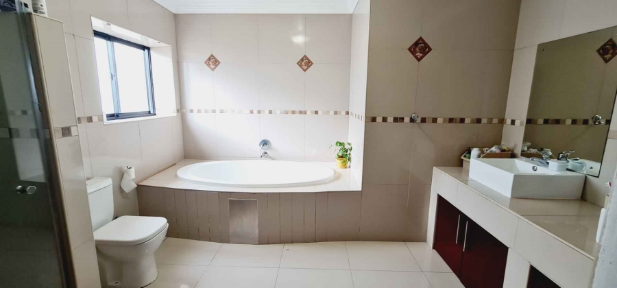 5 Bedroom Property for Sale in Baronetcy Estate Western Cape